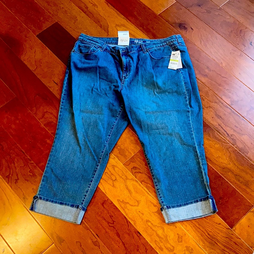 New with tags denim Capri pants
